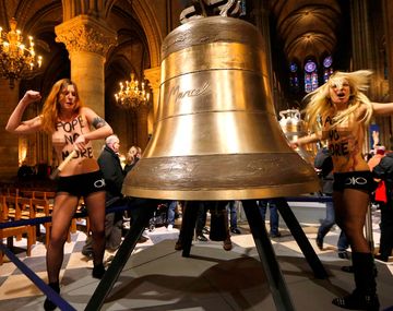 El video de feministas en topless contra el Papa