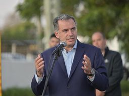 El 70% de la población de Canelones aprueba la gestión de Yamandú Orsi, que competirá por la presidencia de Uruguay. El 70% de la población de Canelones aprueba la gestión de Yamandú Orsi, que competirá por la presidencia de Uruguay.