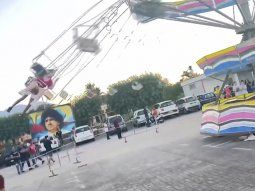 asi colapso un juego en un parque de diversiones: las personas salieron volando asi colapso un juego en un parque de diversiones: las personas salieron volando
