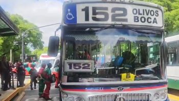 impresionante choque entre dos colectivos en monserrat: ocho heridos impresionante choque entre dos colectivos en monserrat: ocho heridos