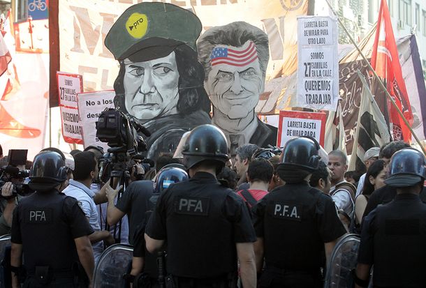 #SinProtocolo Estatales liberan un carril en Corrientes y Callao tras una orden judicial