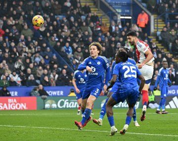 Mikel Merino salvó al Arsenal con un doblete frente al Leicester City