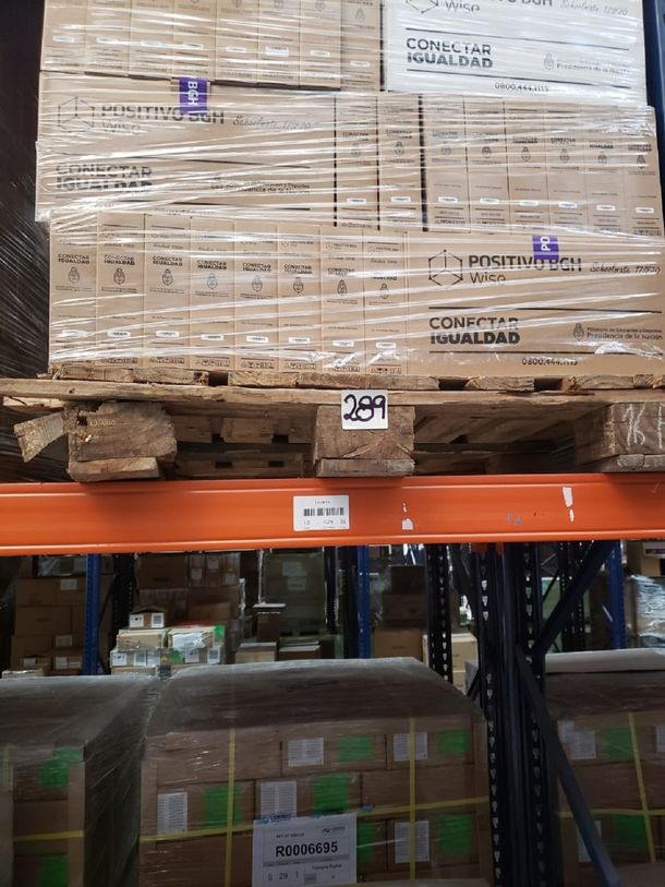 El gobierno de Mauricio Macri dejó sin entregar más de 100 mil netbooks