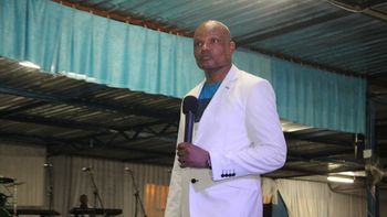 Pastor Zendile Andries November del Ministerio Fe Victoriosa Pastor Zendile Andries November del Ministerio Fe Victoriosa