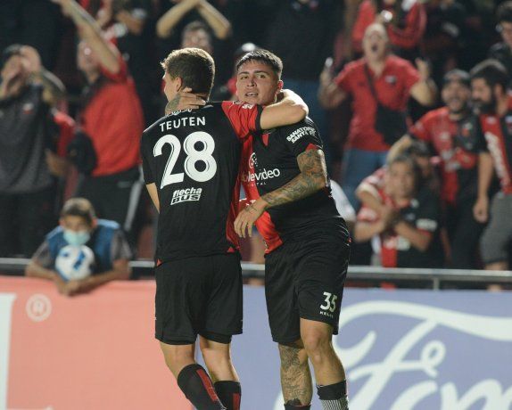 El agónico gol de Facundo Farías para el debut con triunfo de Colón ante Peñarol