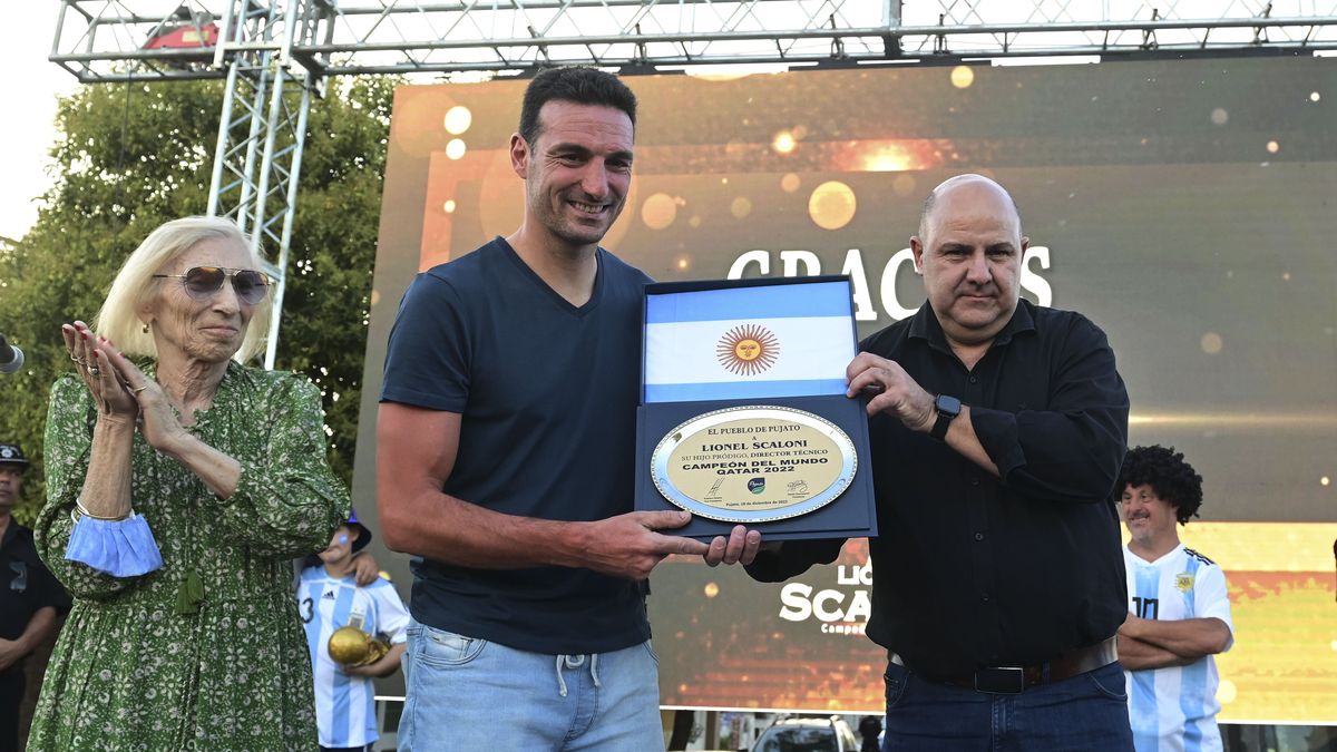 Todo Pujato homenajeó a Scaloni