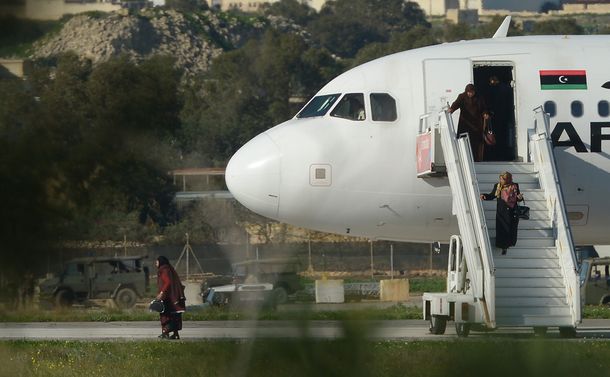 Liberan a pasajeros del avión secuestrado en Malta