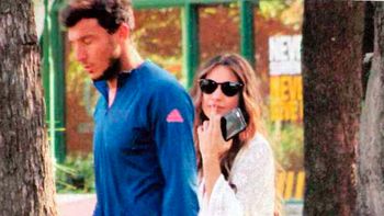 el sutil fuck you de pampita a un paparazzi mientras paseaba con pico monaco el sutil fuck you de pampita a un paparazzi mientras paseaba con pico monaco