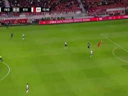 VIDEO: La inentendible atajada fuera del área y la expulsión de Lux