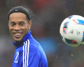 Ronaldinho le dijo adiós al fútbol