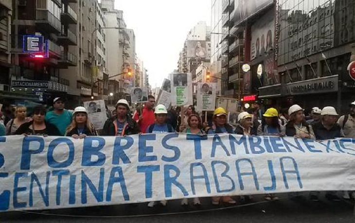 Organizaciones sociales cortaron por dos horas Corrientes y Callao