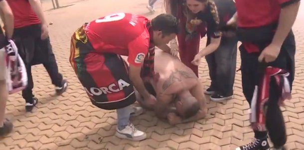 Barras del Athletic de Bilbao y del Mallorca protagonizaron una batalla campal