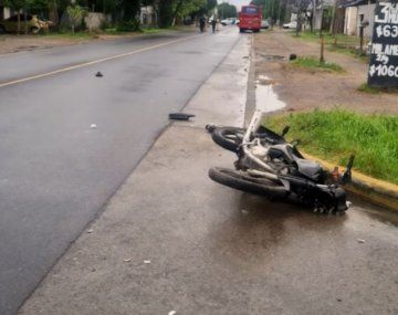 La Plata: un motociclista chocó con un colectivo y murió