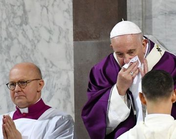 El papa Franciso se retir&oacute; de la vida p&uacute;blica por el coronavirus