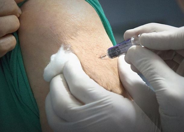 Vacuna - Cr&eacute;dito:&nbsp;@PAMI_org_ar