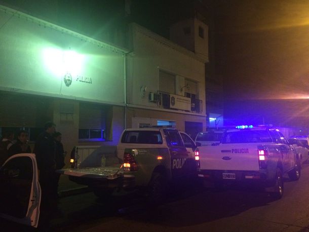 Al menos 7 presos se fugaron de una comisaría en Villa Ballester