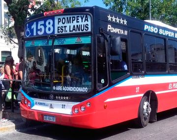 Paro de la línea 158: apuñalaron a un chofer en medio de un robo