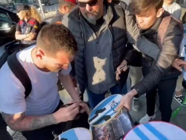 El llamativo gesto de Lionel Messi en el aeropuerto antes de volver a París