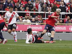 La tremenda plancha de Santi López que le valió la roja ante River