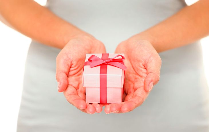 ¿Las mujeres son más generosas que los hombres?