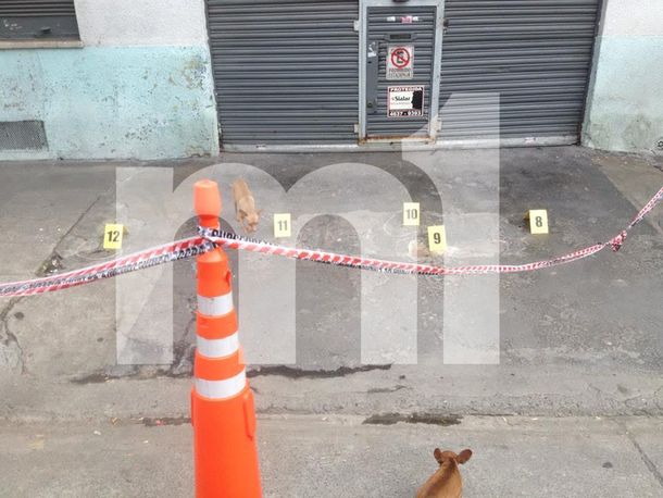 Intenso tiroteo entre policías y delincuentes que intentaron asaltar un garaje