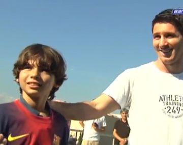 Lionel Messi conoció al nene sin pies fanático del fútbol