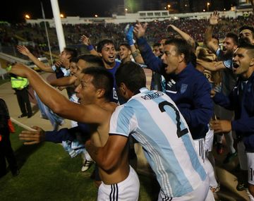 El festejo de los jugadores de Atlético Tucumán en Ecuador