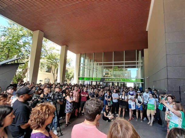 Despidos y destrucción del Conicet: la ciencia no tiene lugar en el Gobierno de Milei