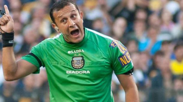 Afirmó el árbitro: Los jugadores de Boca nunca pidieron seguir el partido