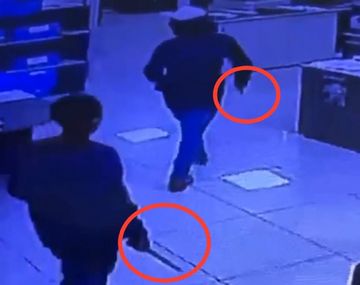 Dos adolescentes usaron a un nene para robar un auto O KM de una concesionaria