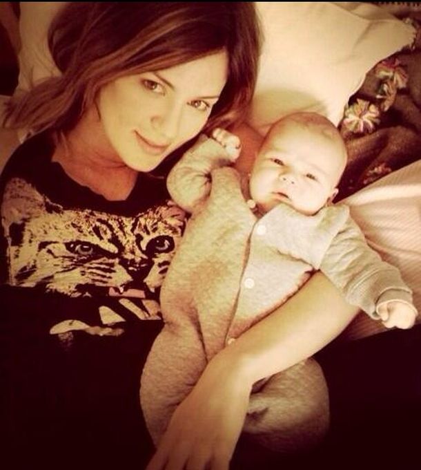 El apasionado beso de Paula Chaves y Peter Alfonso en cámara