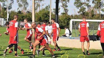 Verón entrena junto a sus compañeros Verón entrena junto a sus compañeros