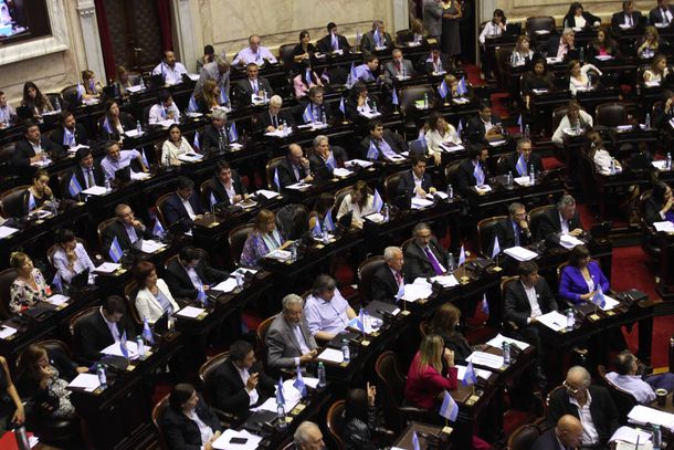 Tras casi 20 horas de debate, Diputados aprobó el acuerdo con buitres