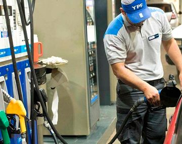 El Gobierno postergó para marzo la suba de impuestos a los combustibles