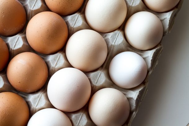 Ahorrá tiempo hirviendo y pelando huevos: el truco de cocina que te ayuda a ahorrar tiempo
