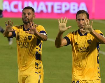 El emotivo homenaje de los jugadores de Boca a Tevez por la muerte de su papá