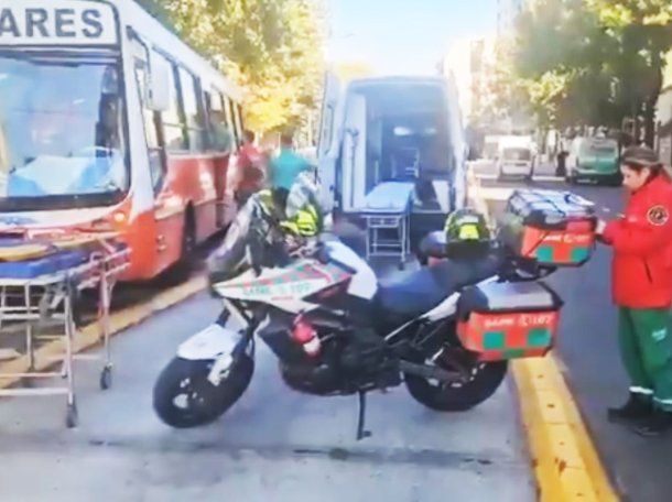 Más de 10 nenes heridos y hospitalizados: su colectivo escolar impactó contra un camión