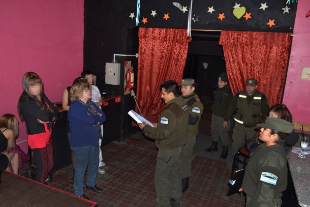 Trata de personas: rescatan a 27 mujeres en whiskerías de Catamarca