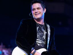 alejandro sanz detuvo un recital en mexico porque un hombre le pegaba a una mujer alejandro sanz detuvo un recital en mexico porque un hombre le pegaba a una mujer