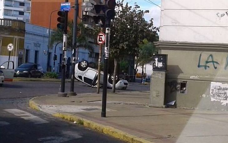 Así quedó el auto en el que viajaba la embarazada