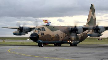 Un avión Hércules enviado por el gobierno ayudará a repatriar a los uruguayos que estén en Israel. Un avión Hércules enviado por el gobierno ayudará a repatriar a los uruguayos que estén en Israel.
