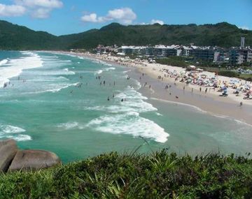 Ubicada a pocos kilómetros de Florianópolis, este destino de Brasil es uno de los más prestigiosos de Sudamérica. 