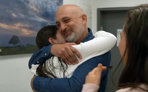 El reencuentro de las rehenes israelíes.