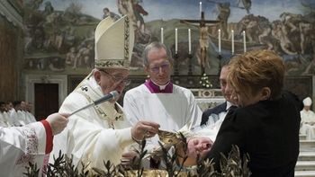 Francisco encabezó hoy una misa de bautismo Francisco encabezó hoy una misa de bautismo