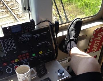 Un grupo de maquinistas suecos decidieron usar pollera