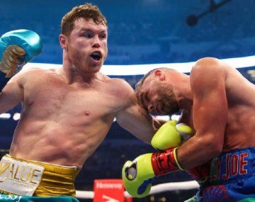 Canelo Álvarez ganó por KOT a Saunders ante más de 70 mil personas