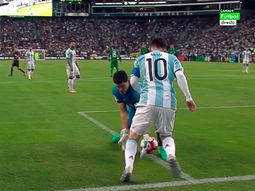 paso por las manos y los pies: mira el terrible cano de messi al arquero boliviano paso por las manos y los pies: mira el terrible cano de messi al arquero boliviano