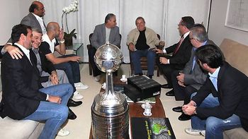 ¿para esto la ganaron? corinthians rompio la copa libertadores ¿para esto la ganaron? corinthians rompio la copa libertadores