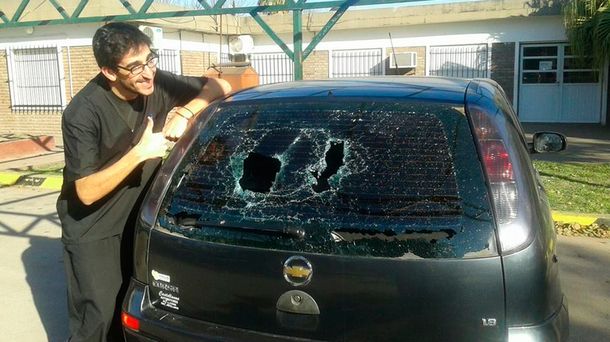 Enojada con su ex, quiso destrozarle el auto pero rompió uno equivocado