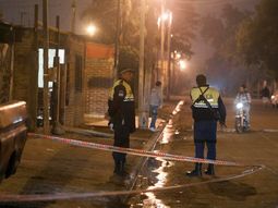 un hincha murio al quedar atrapado en un violento enfrentamiento entre barras